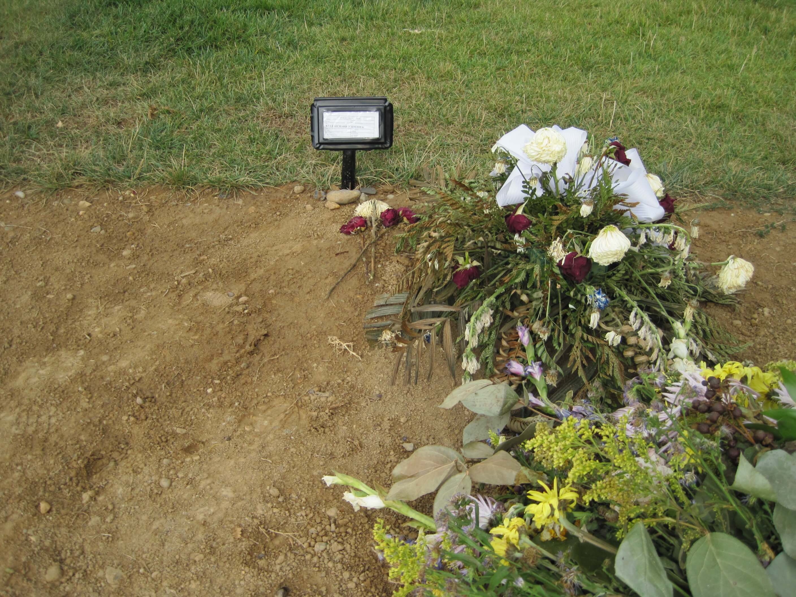 krschneider-gravesite-photo-by-eileen-horan-july-2011-002