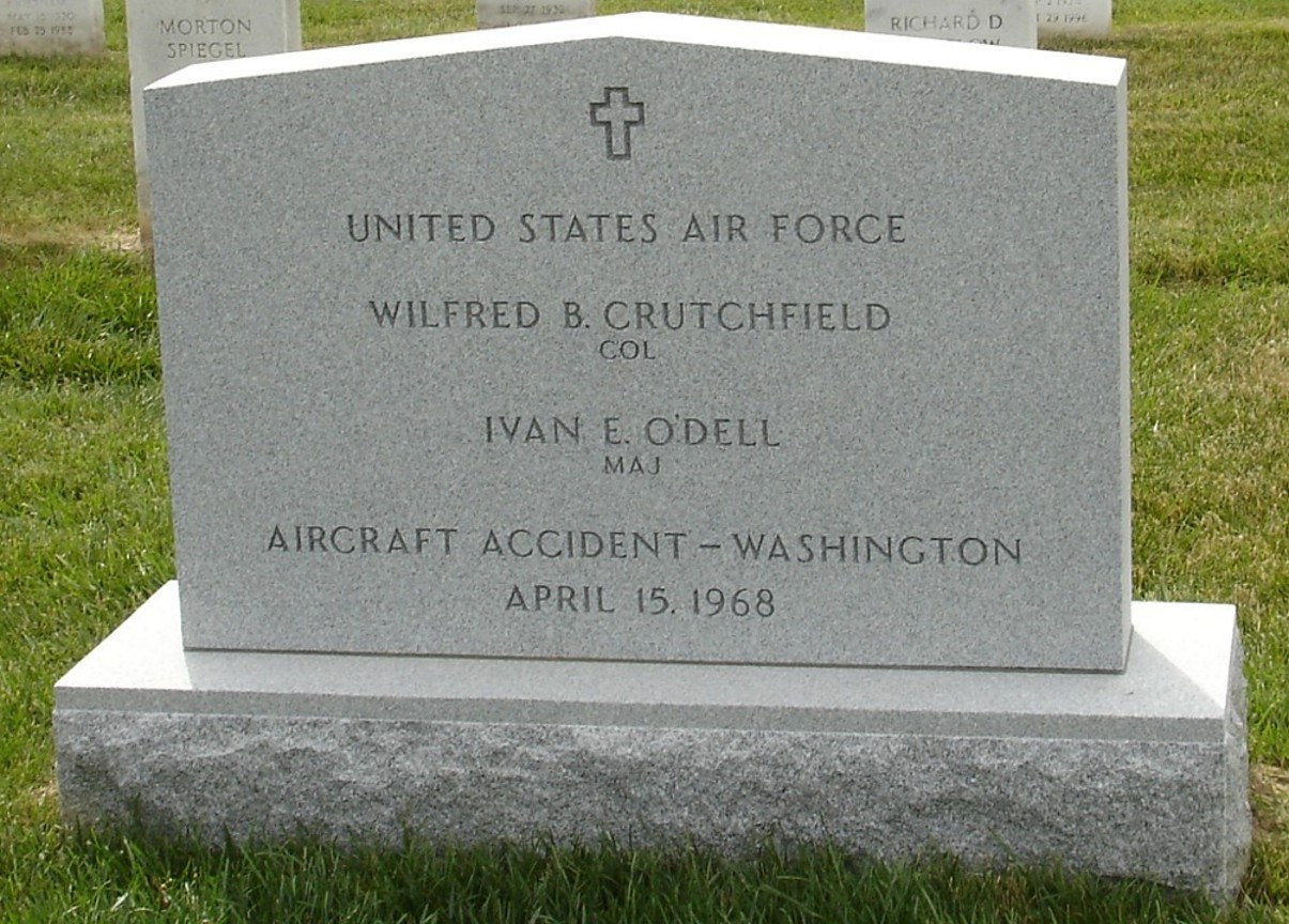 aircrew-04151968-gravesite-photo-01-july-2006.001