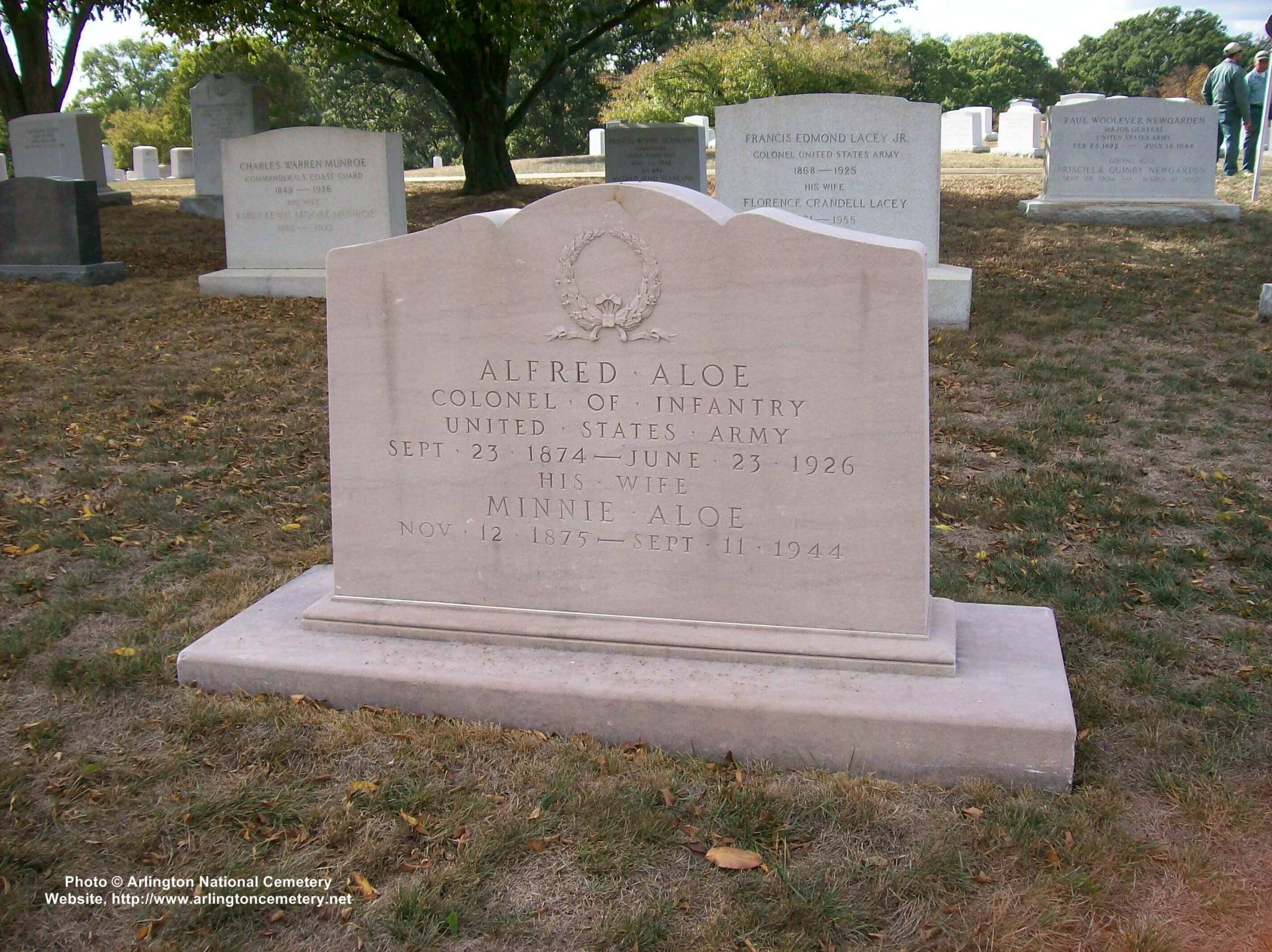 alfred-aloe-gravesite-photo-october-2007-001