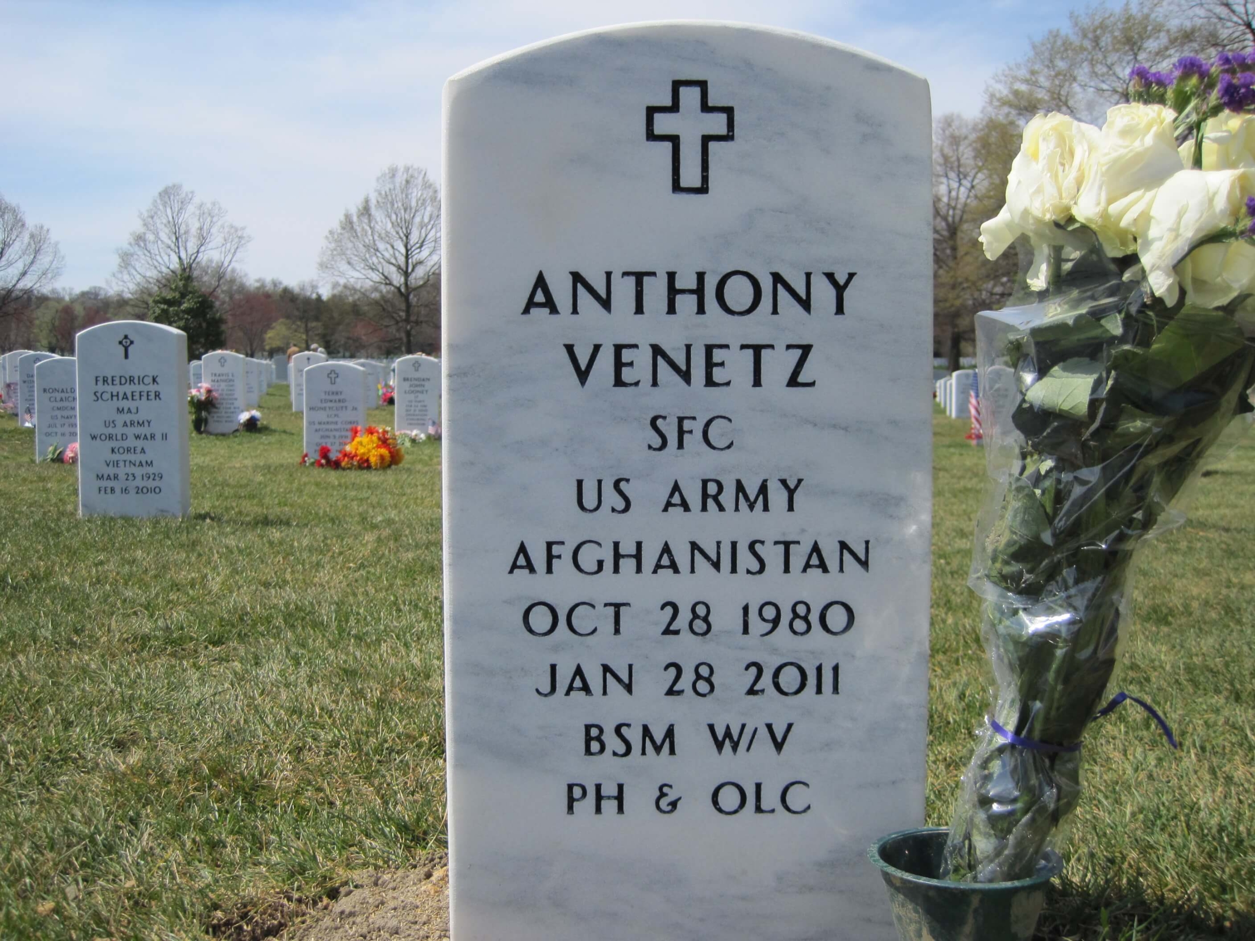 anthony-venetz-jr-gravesite-photo-by-eileen-horan-april-2011-002