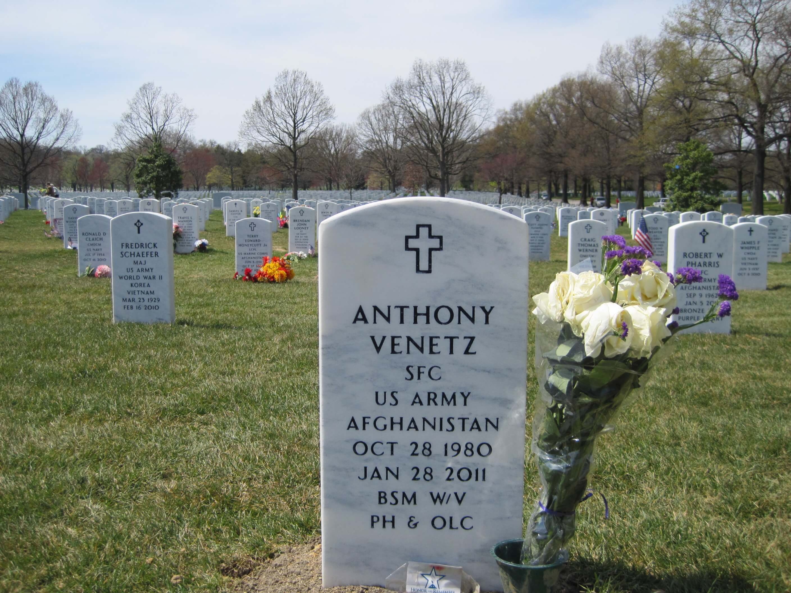 anthony-venetz-jr-gravesite-photo-by-eileen-horan-april-2011-003