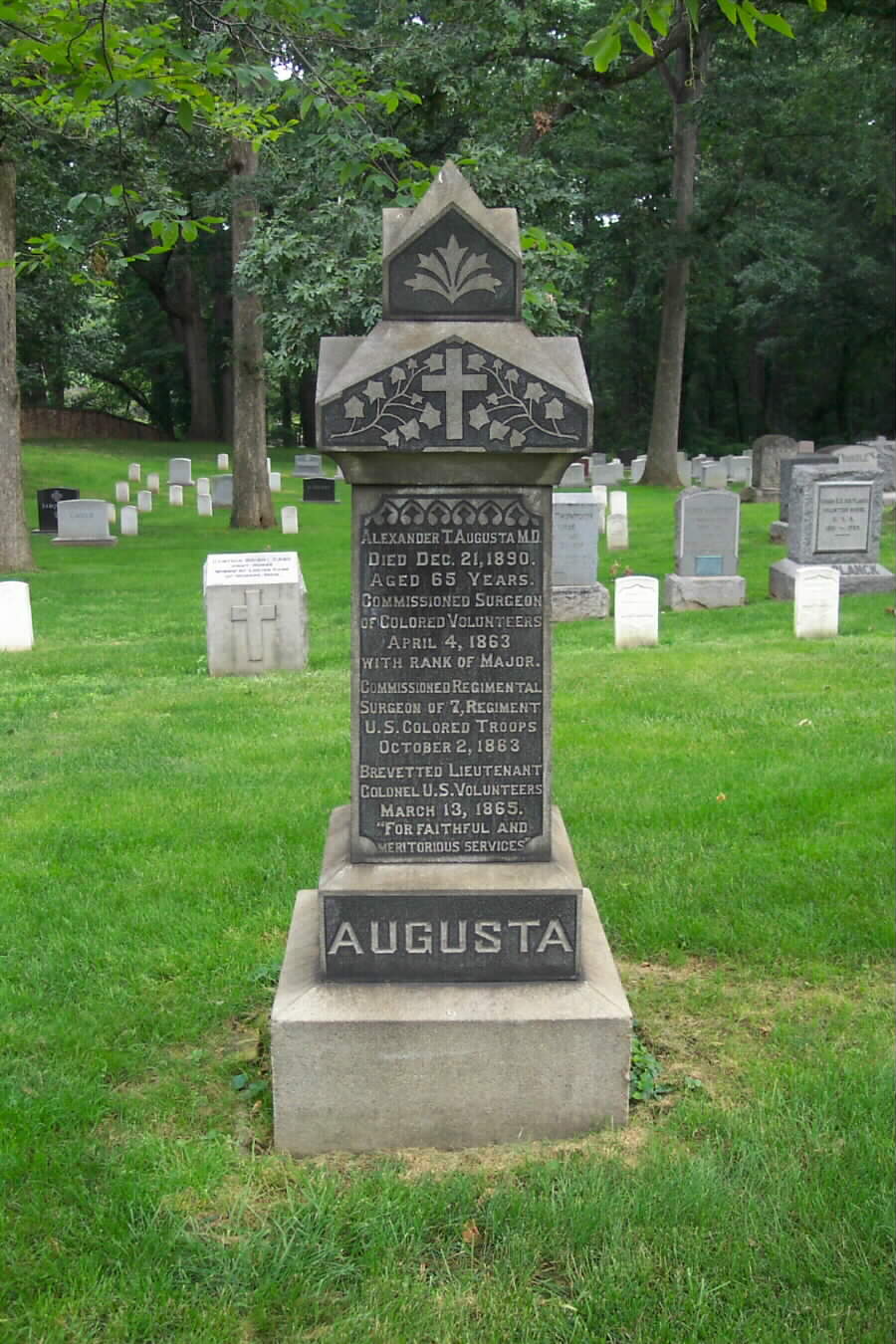 ataugusta-gravesite-01-062803