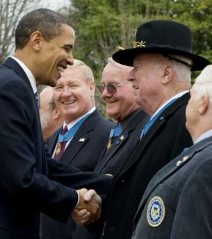 barack-obama-medal-of-honor-day-arlington-032509-photo-012