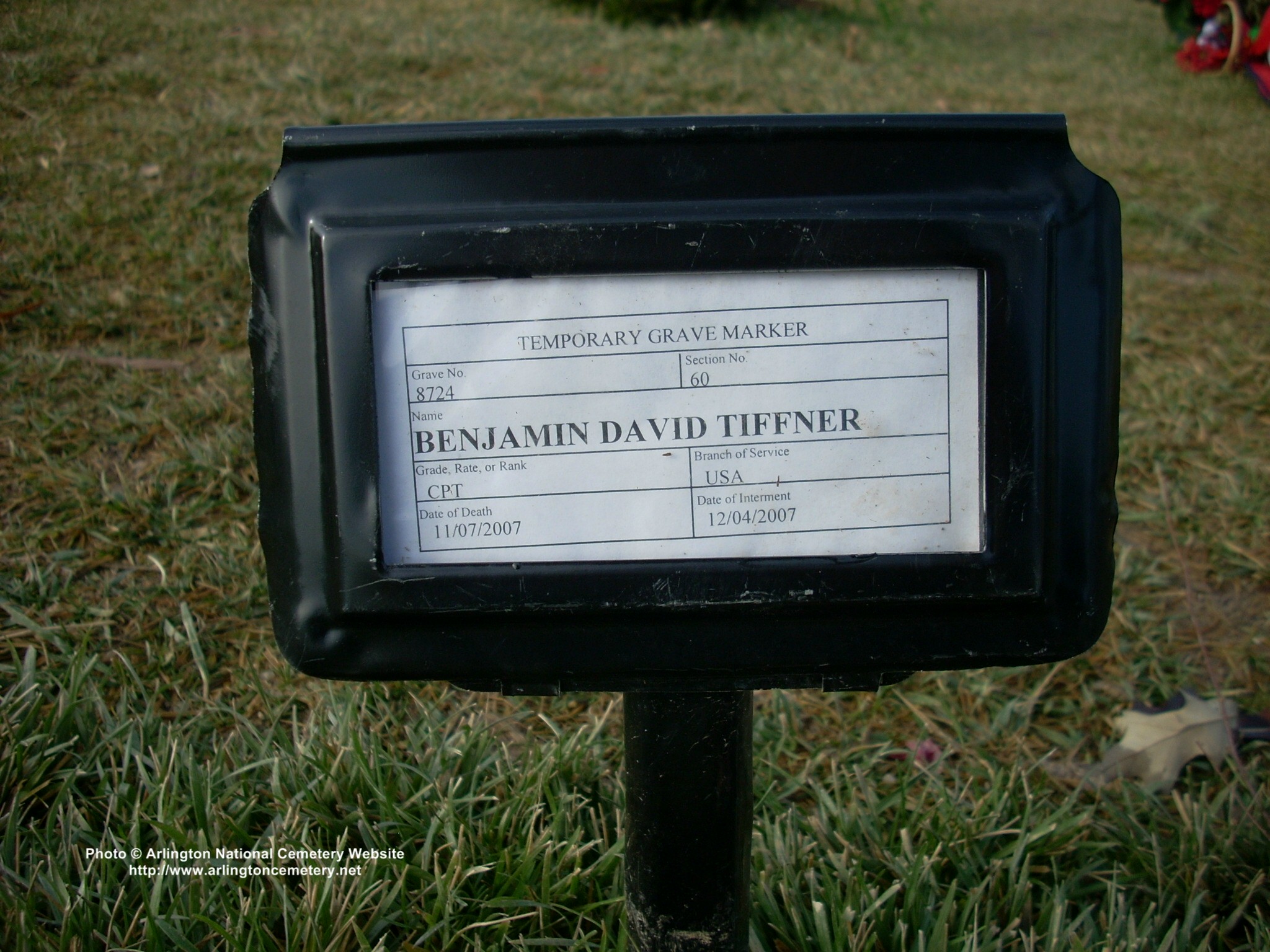 bdtiffner-gravesite-photo-december-2007-001
