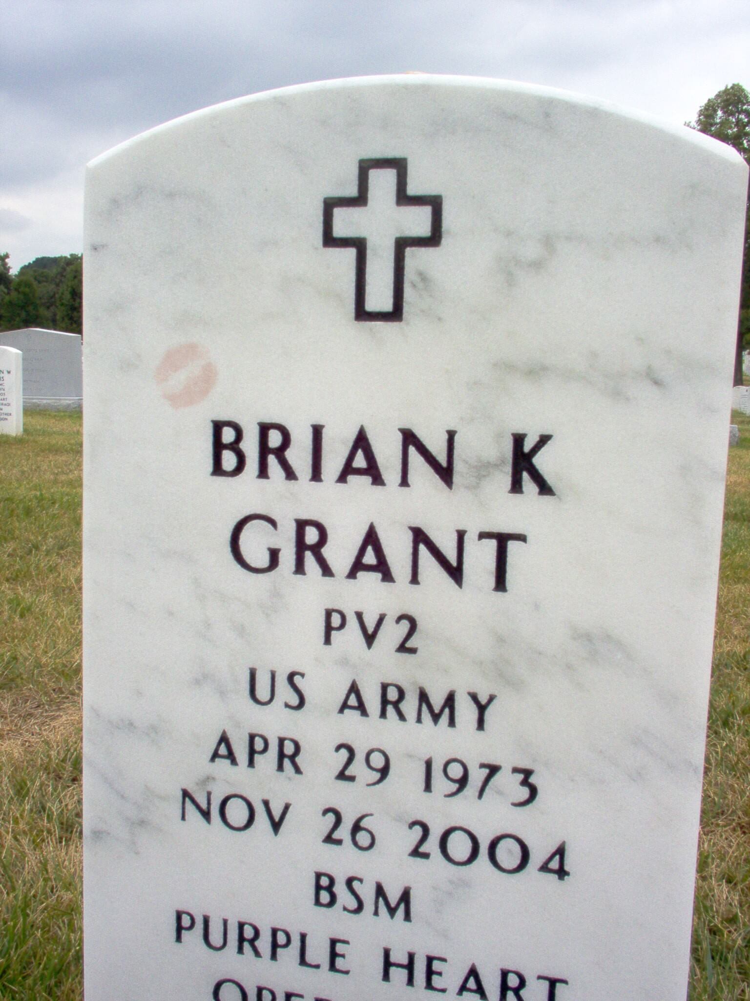 bkgrant-gravesite-photo-the-kiss-september-2006-001