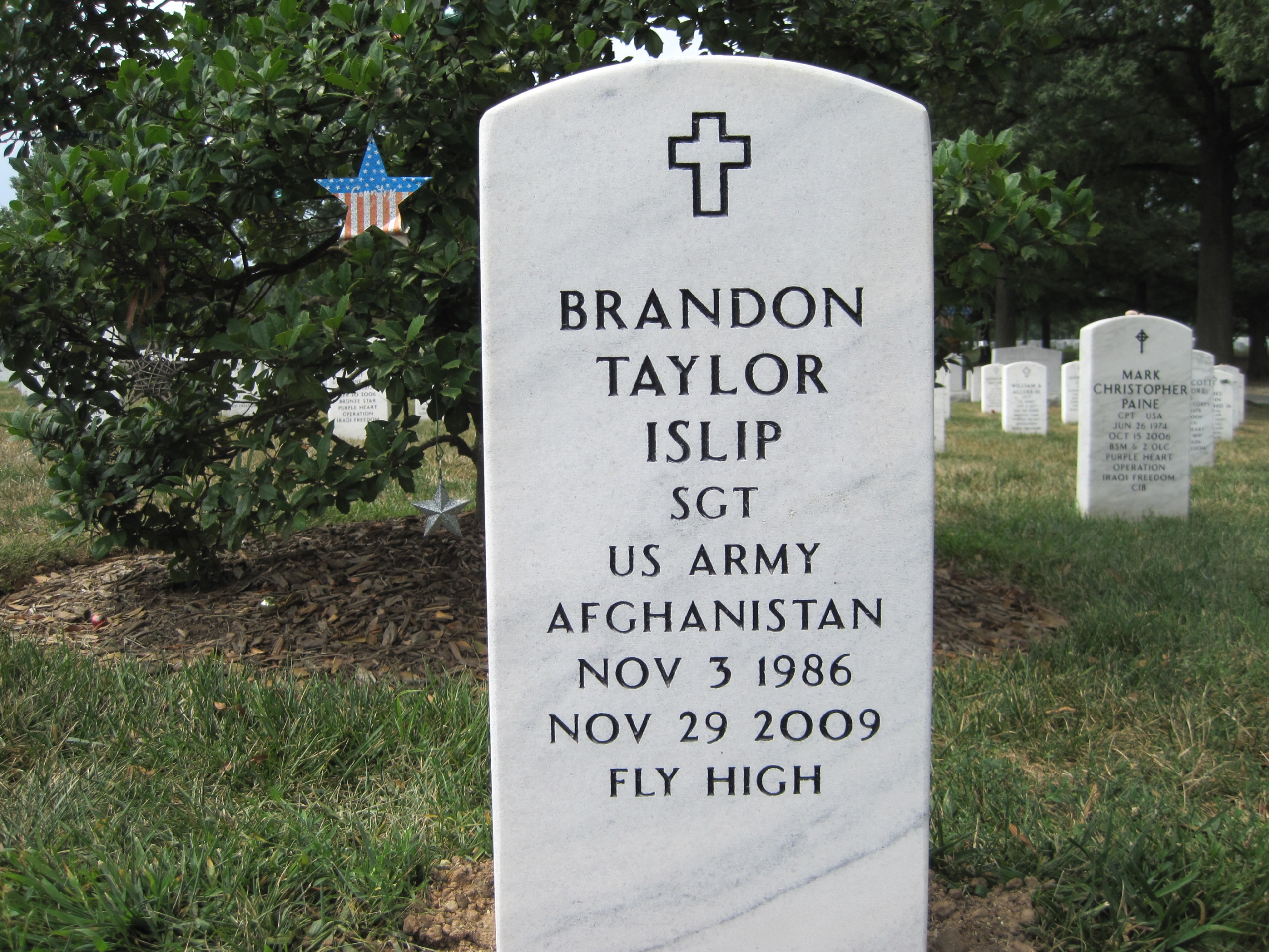 btislip-gravesite-photo-by-eileen-horan-september-2011-002