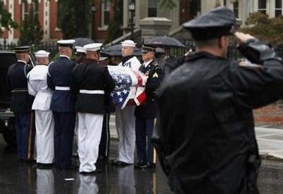 casket-into-church-by-honor-guard-08292009-002