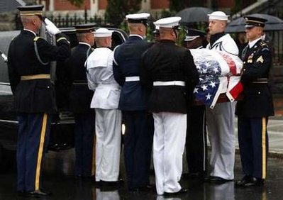 casket-into-church-by-honor-guard-08292009-003