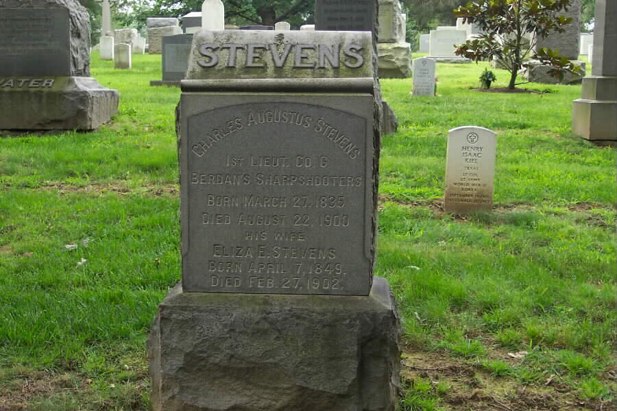 castevens-gravesite-section1-062803