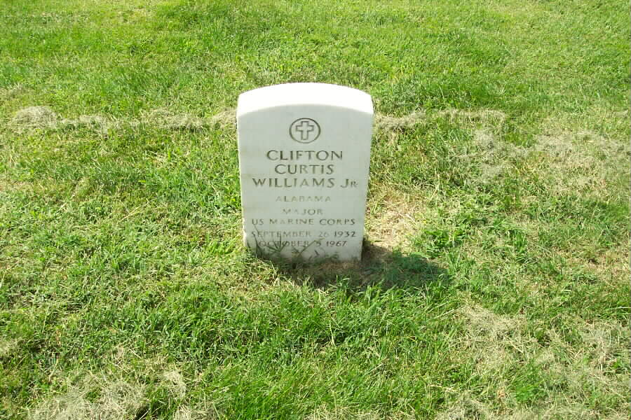 ccwilliamsjr-gravesite-section3-062803