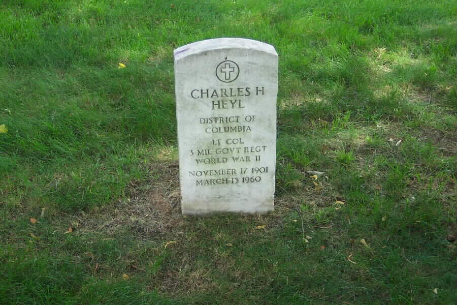 chheyl-gravesite-section1-062803