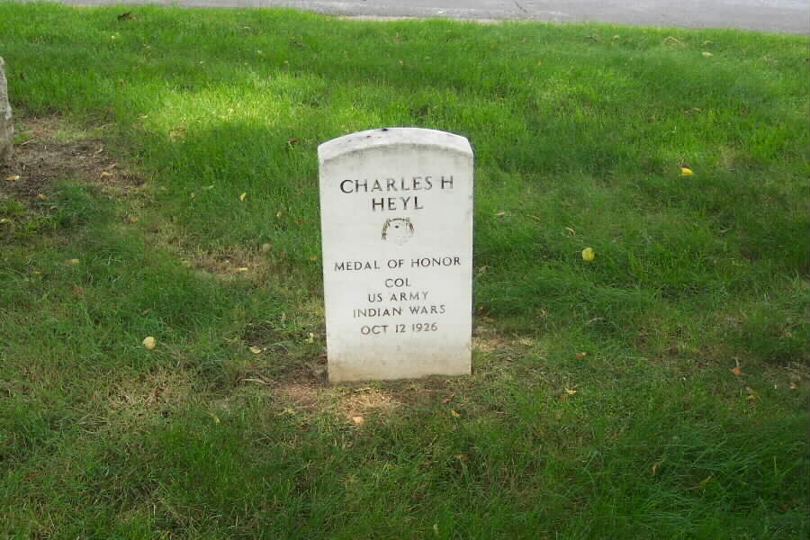 chheyl1-gravesite-section1-062803