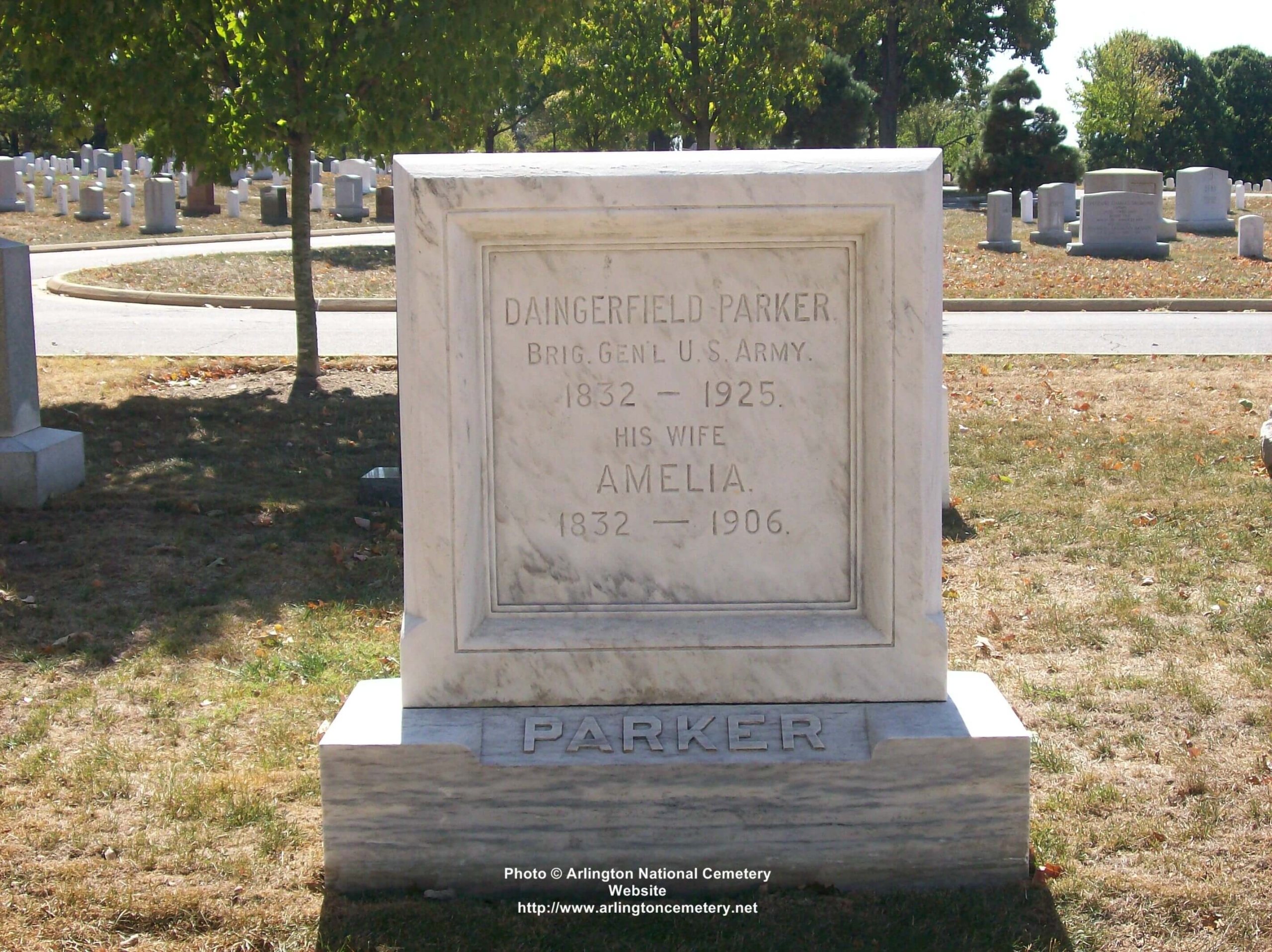 daingerfield-parker-gravesite-photo-october-2007-001