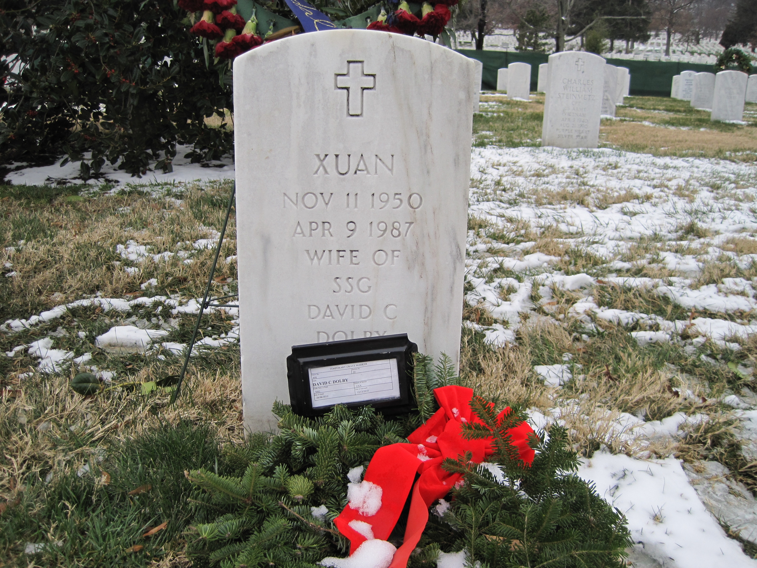 dcdolby-gravesite-photo-by-eileen-horan-december-2010-003