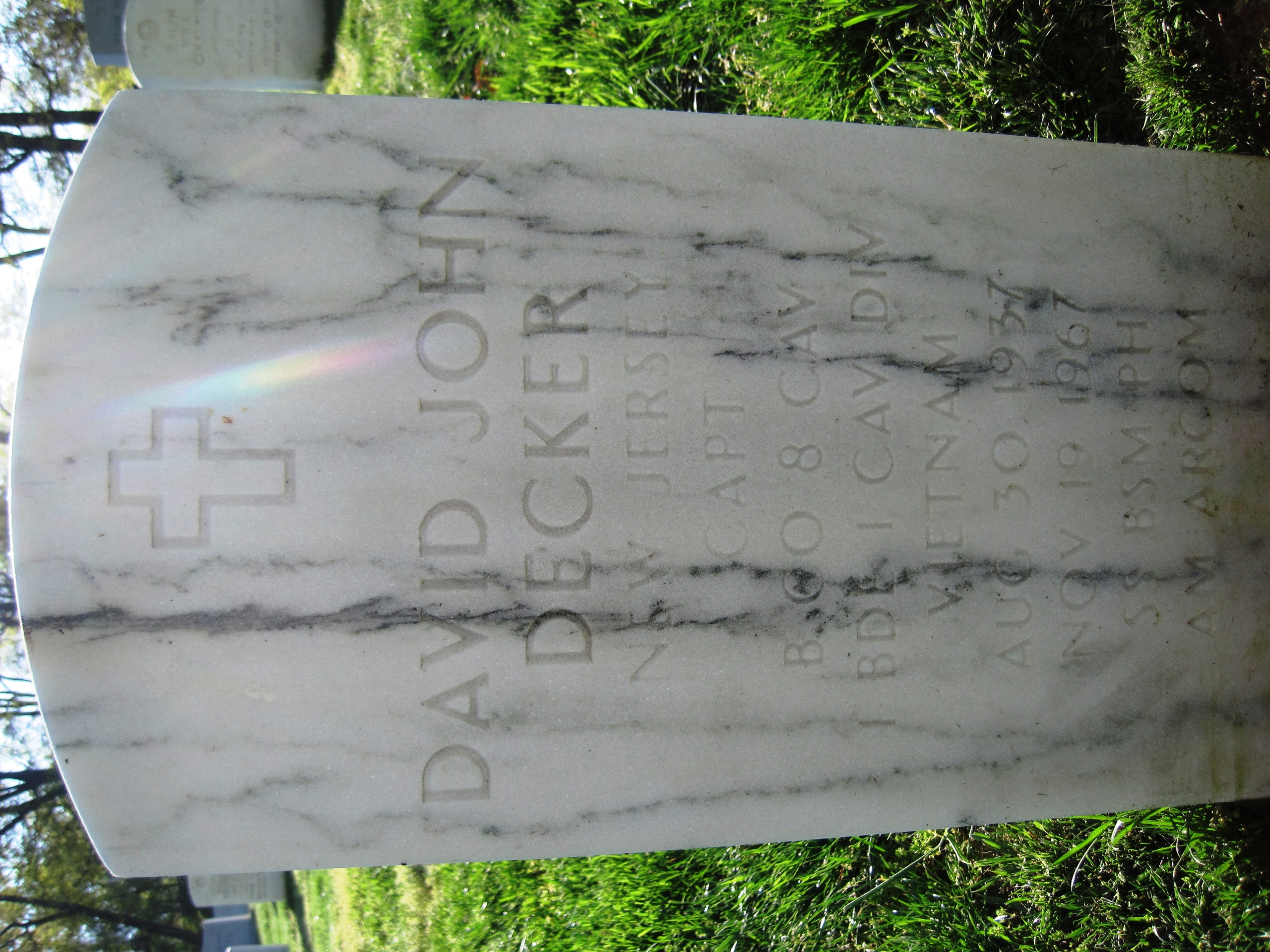 djdecker-gravesite-photo-by-eileen-horan-april-2012-001