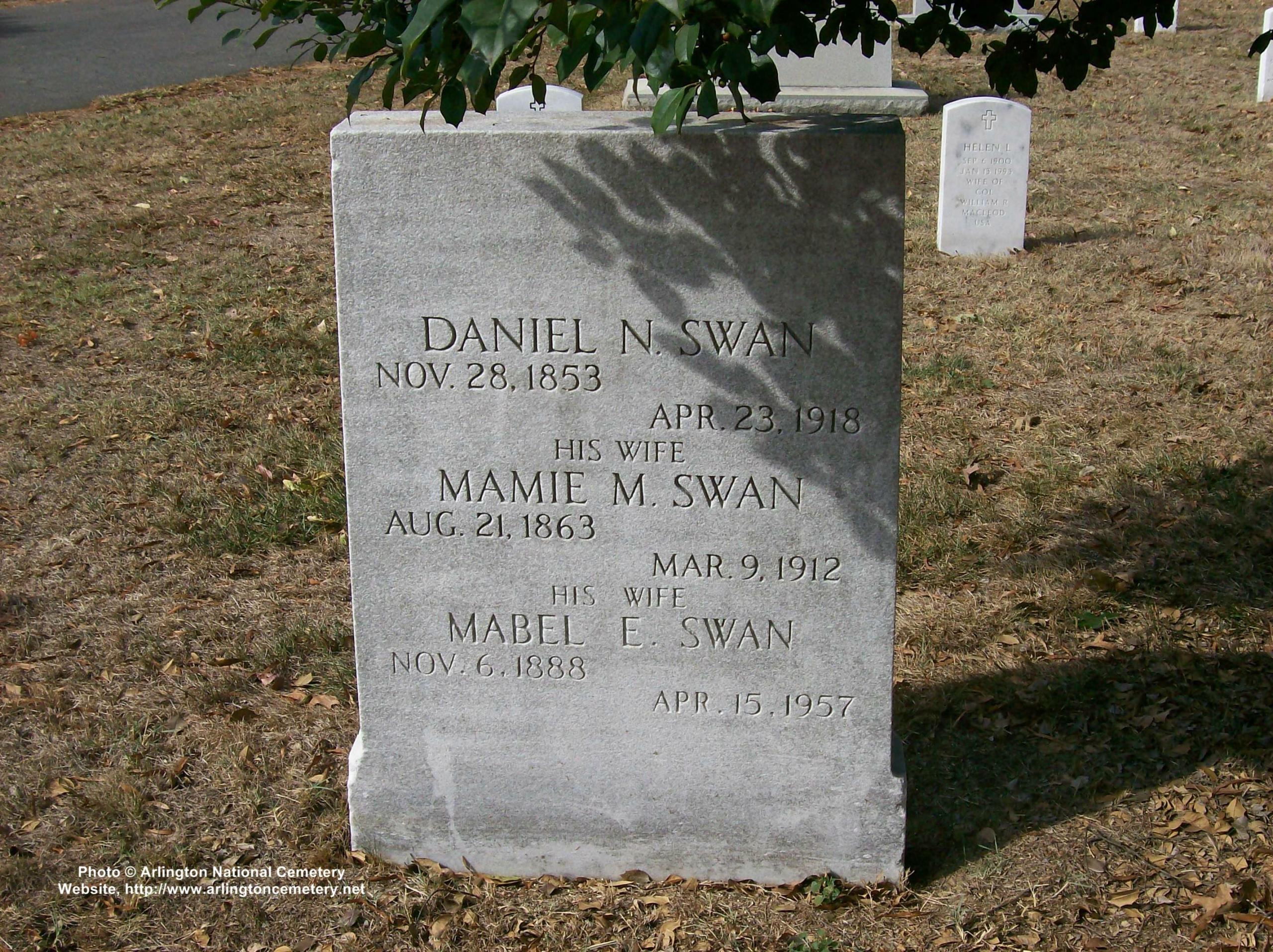 dnswan-gravesite-photo-october-2007-001