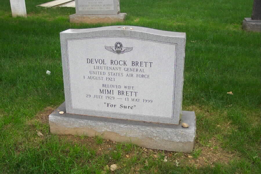 drbrett-gravesite-section30-062803