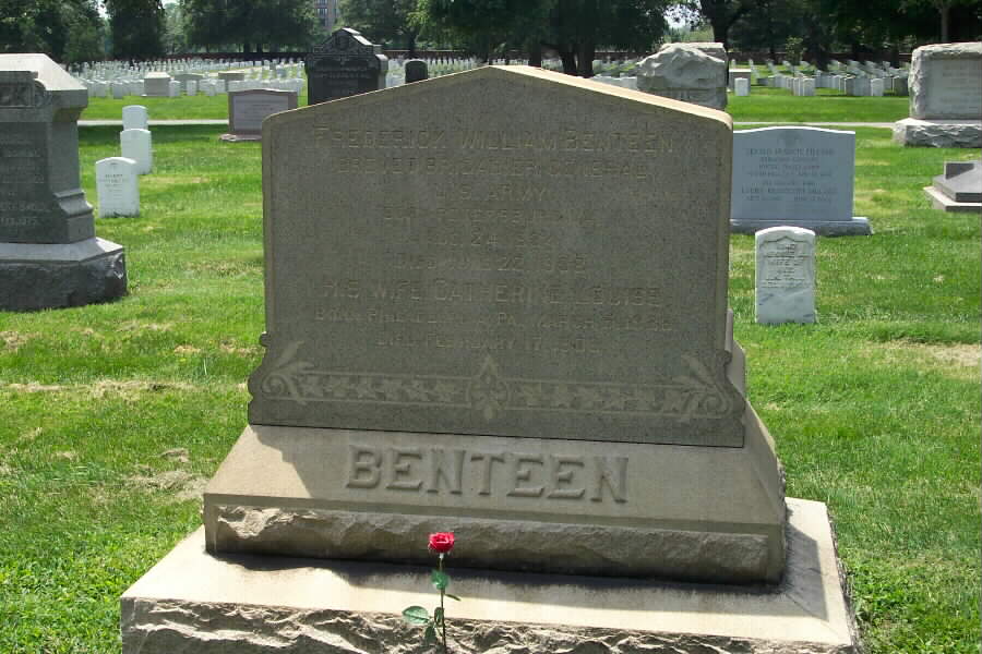 fwbenteen-gravesite-section3-062803