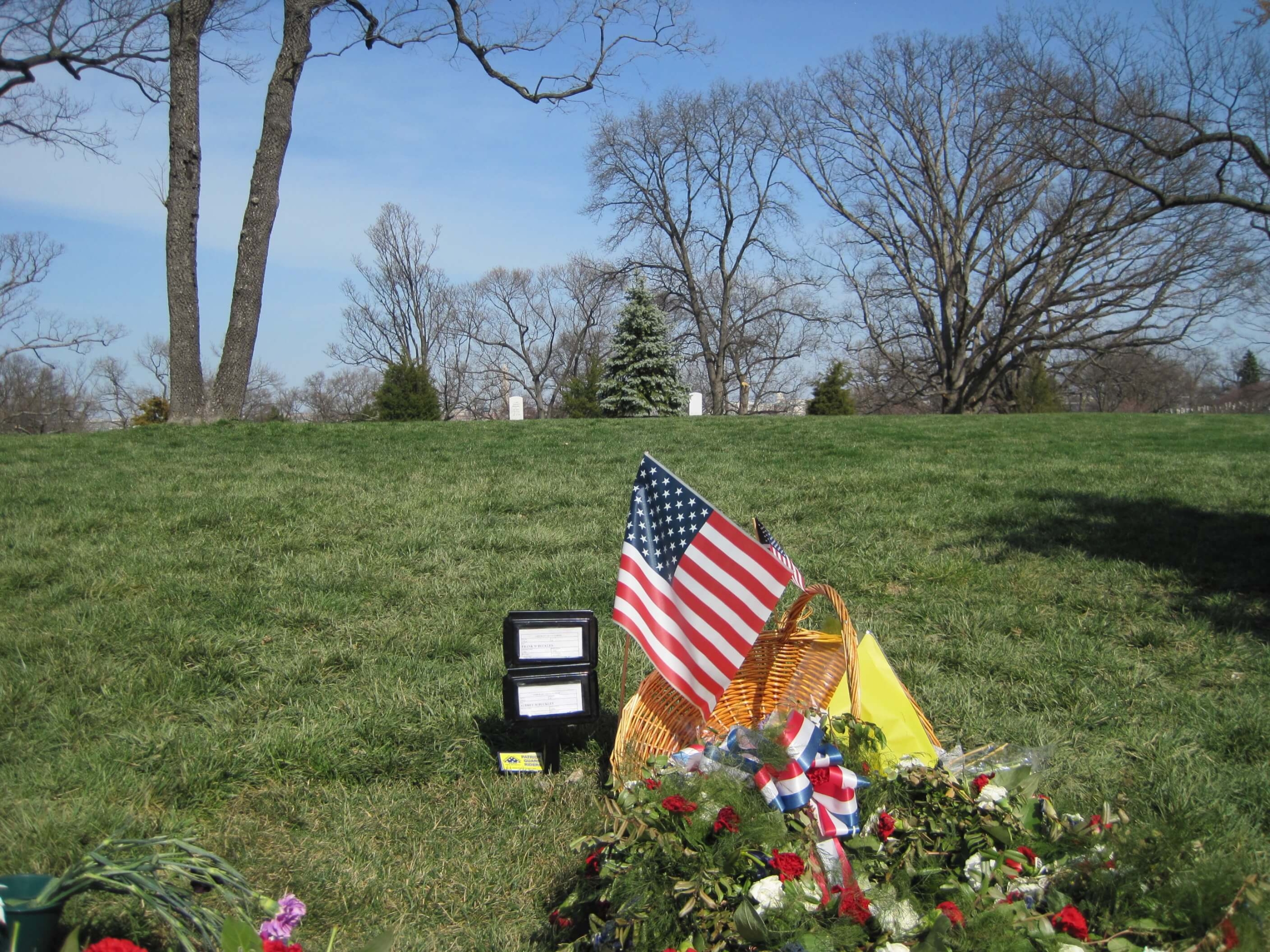 fwbuckles-gravesite-photo-by-eileen-horan-march-2011-001