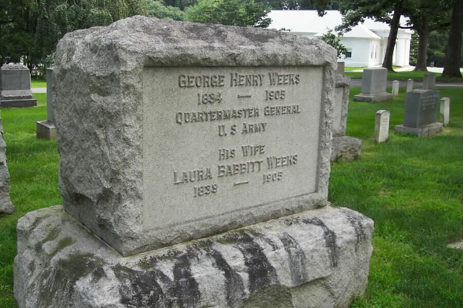 ghweeks-gravesite-section1-062803