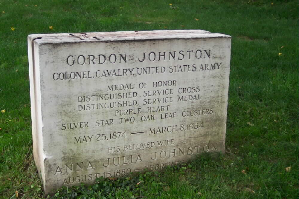 gordon-johnston-gravesite-01-062703