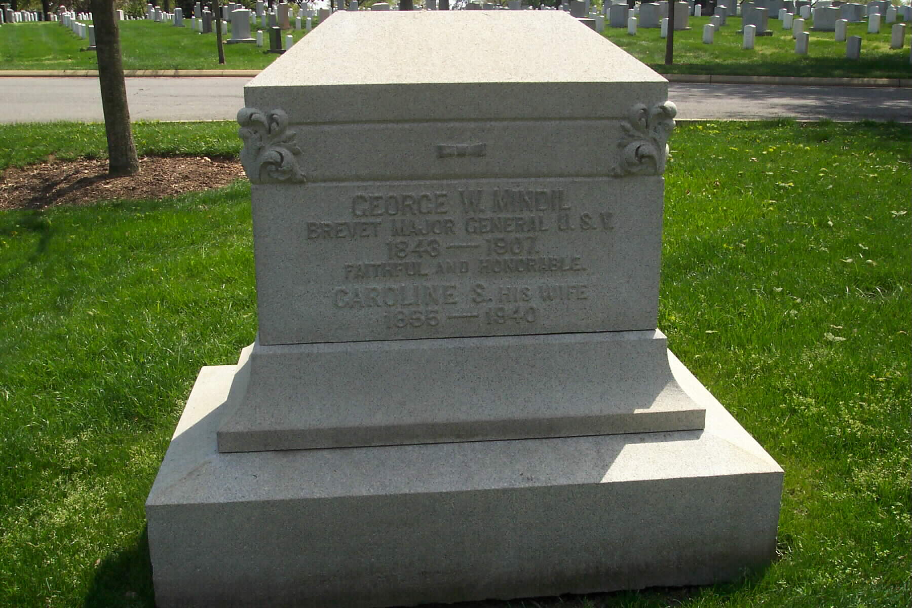 gwmindil-gravesite-photo-042204