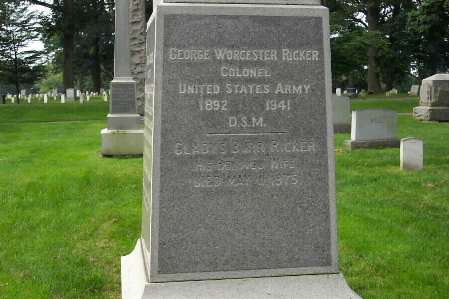 gwricker-gravesite-sideofricketts-section1-062803