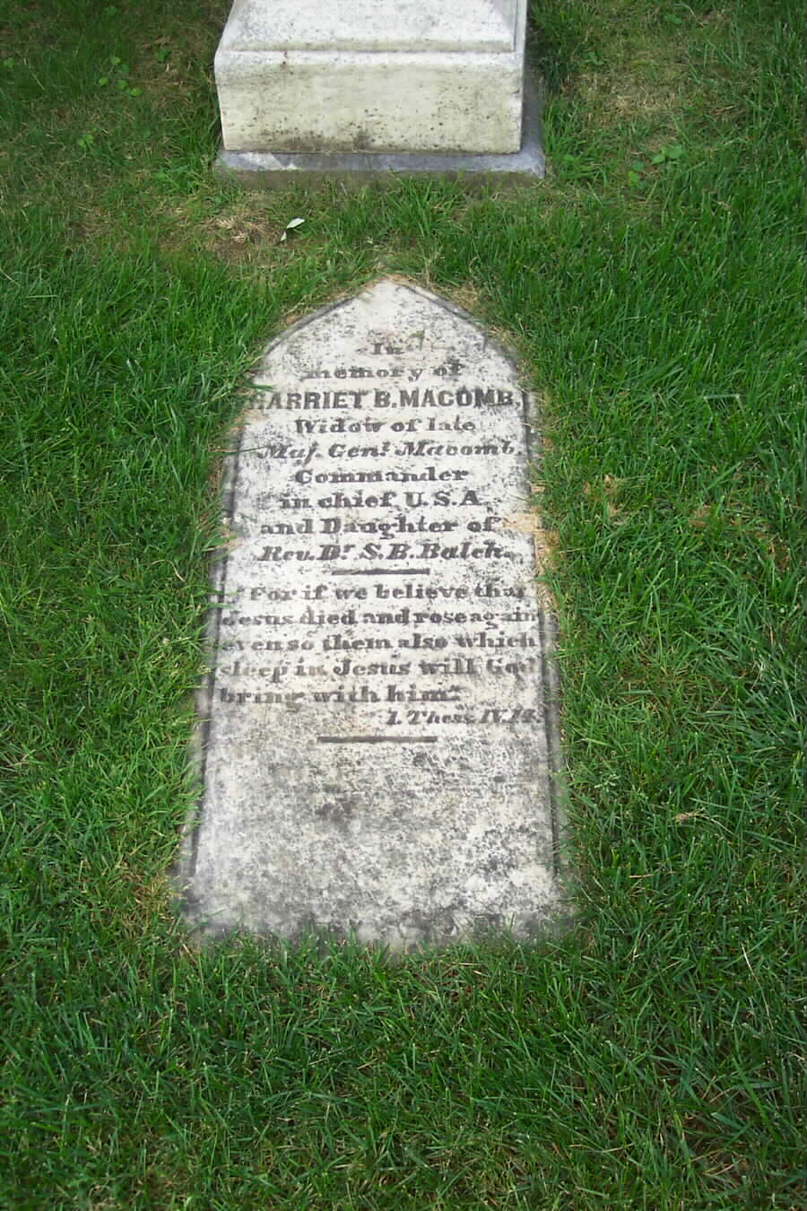 hbmacomb-gravesite-section1-062803
