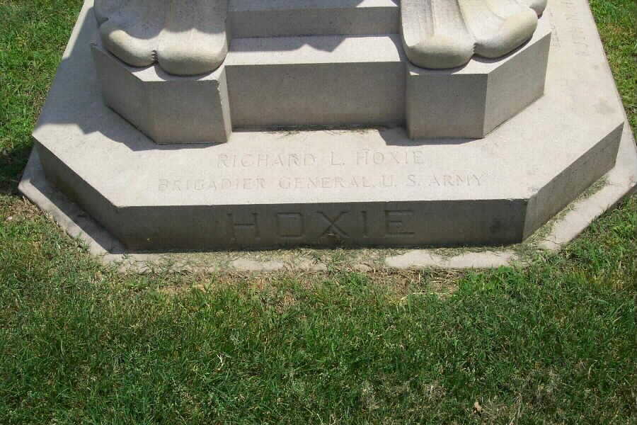 hoxie-gravesite-02-section3-062803