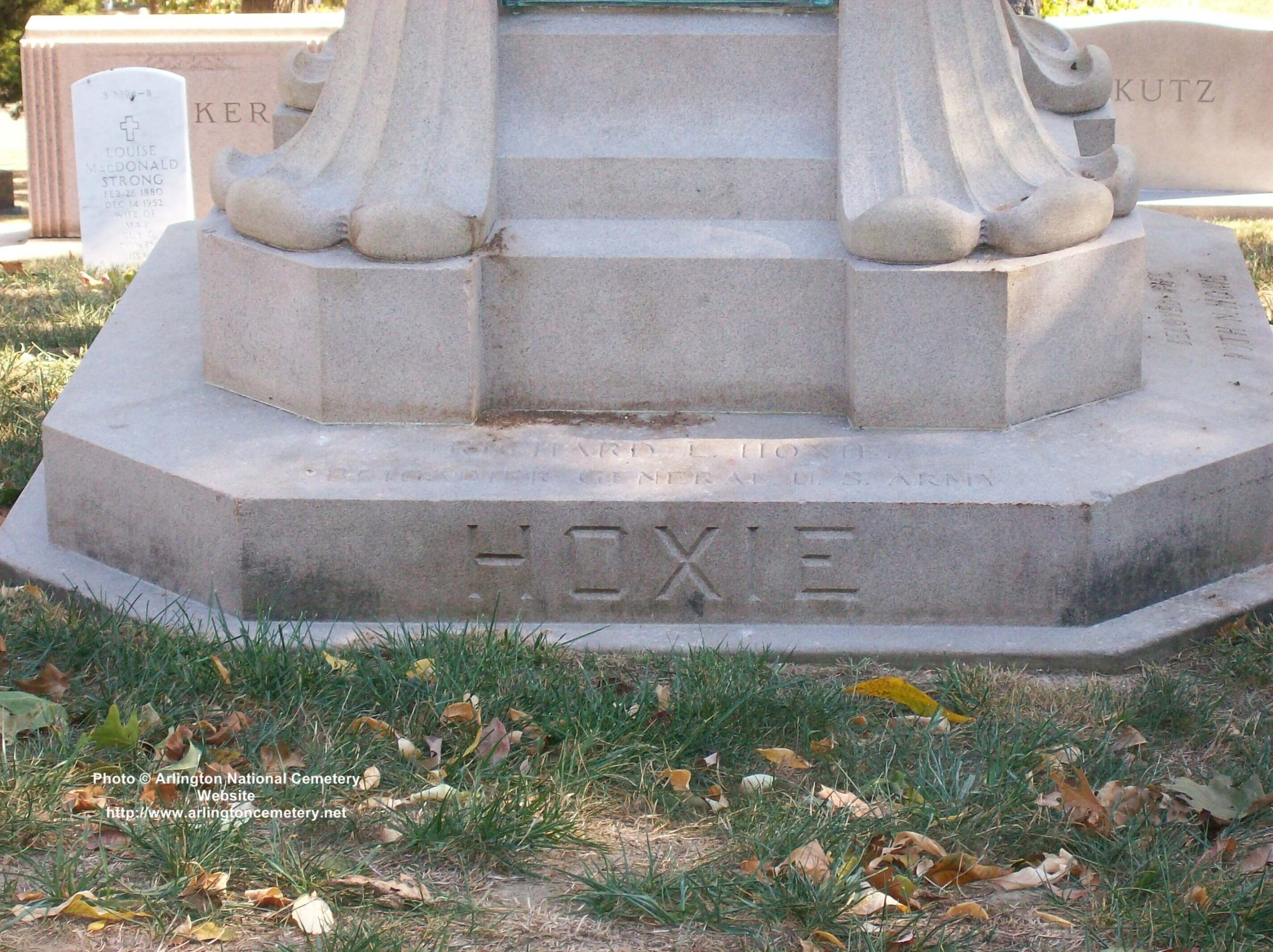 hoxie-gravesite-photo-october-2007-003