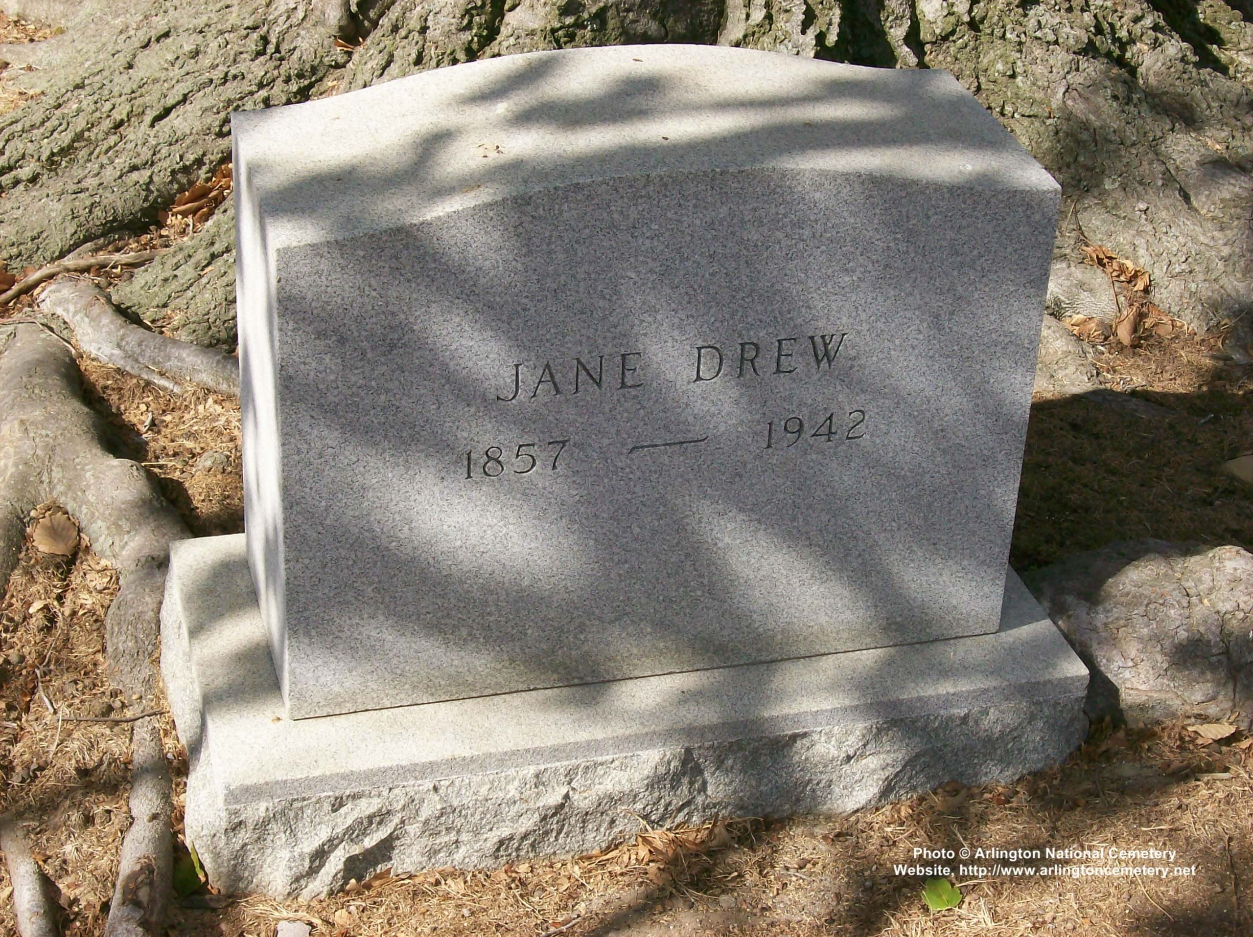 jane-drew-gravesite-photo-october-2007-001