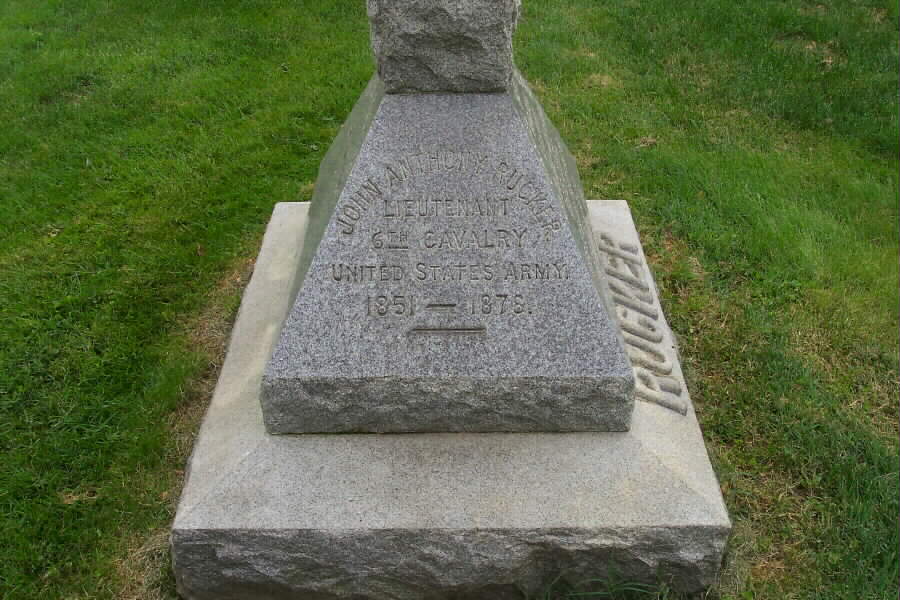 jarucker-gravesite-section1-062803