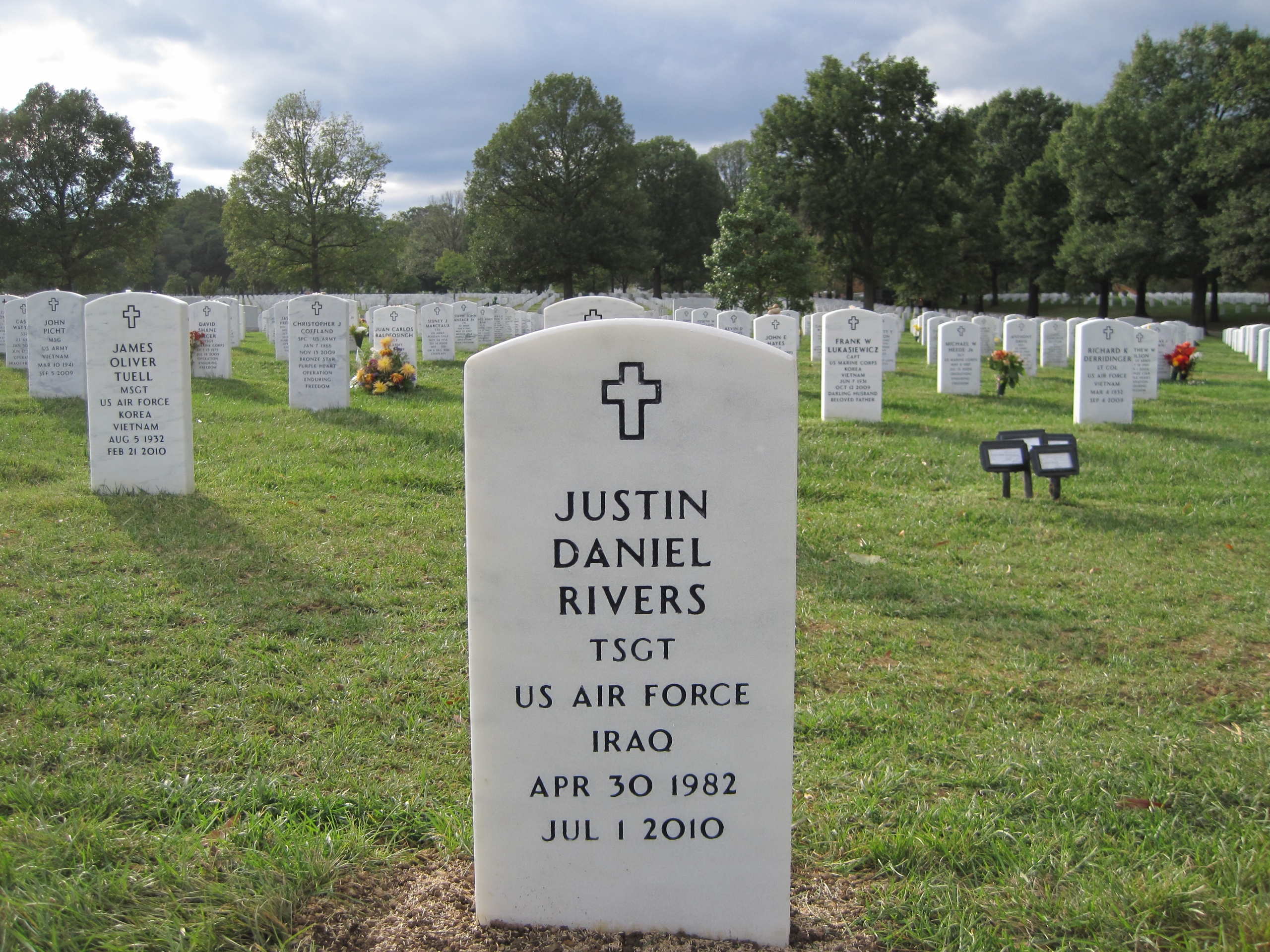 Arlington National Cemetery Website Gravesite Photos;