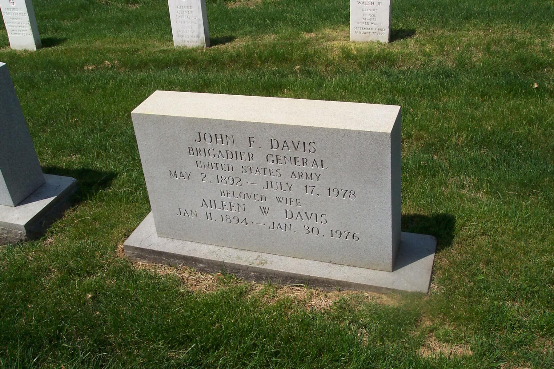jfdavis-gravesite-photo-april-2004-001.jpg