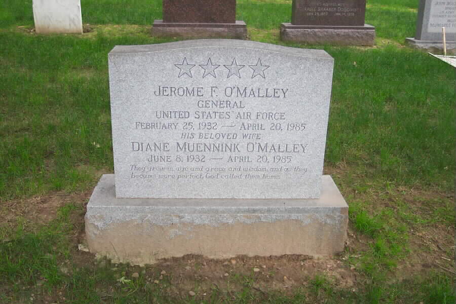 jfomalley-gravesite-section30-062803