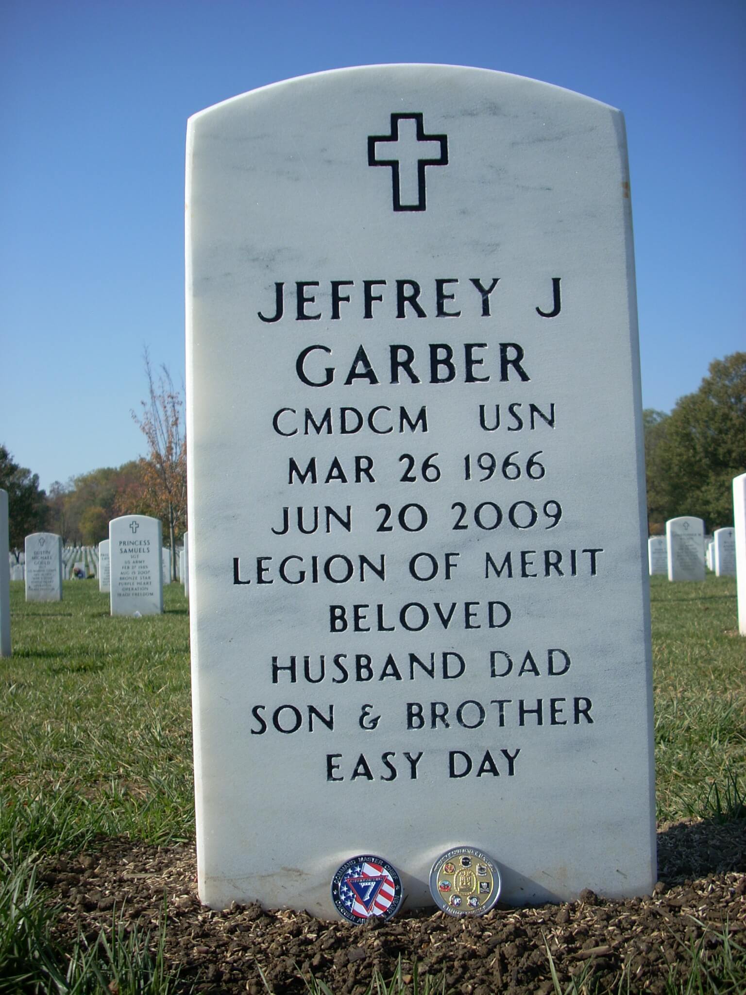 jjgarber-gravesite-photo-by-holly-july-2011-003