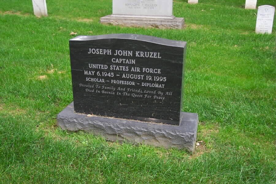 jjkruzel-gravesite-01-section30-062803