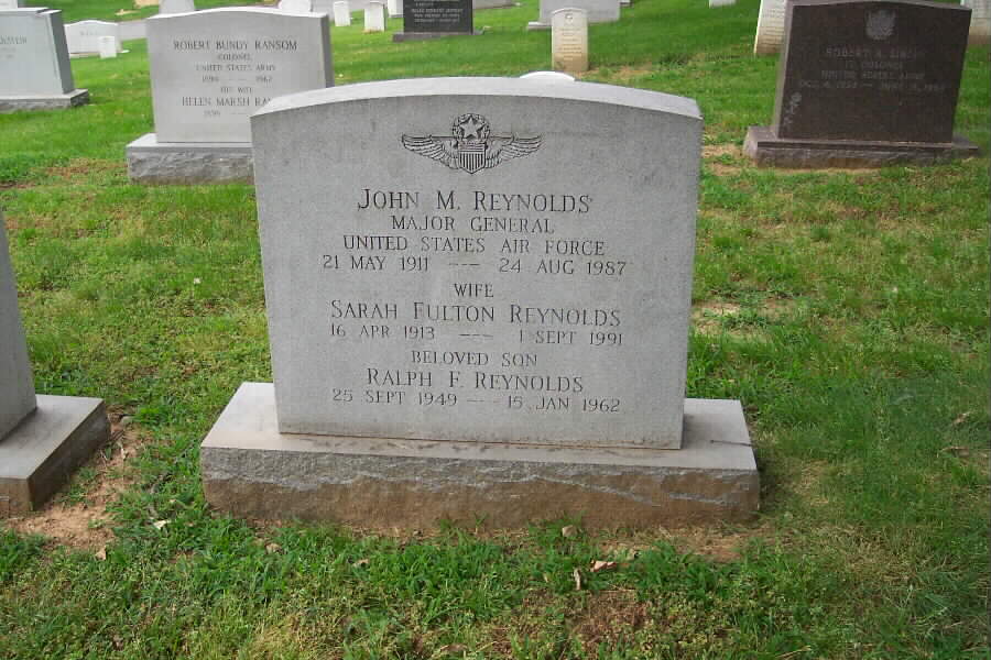 jmreynolds-gravesite-section30-062803