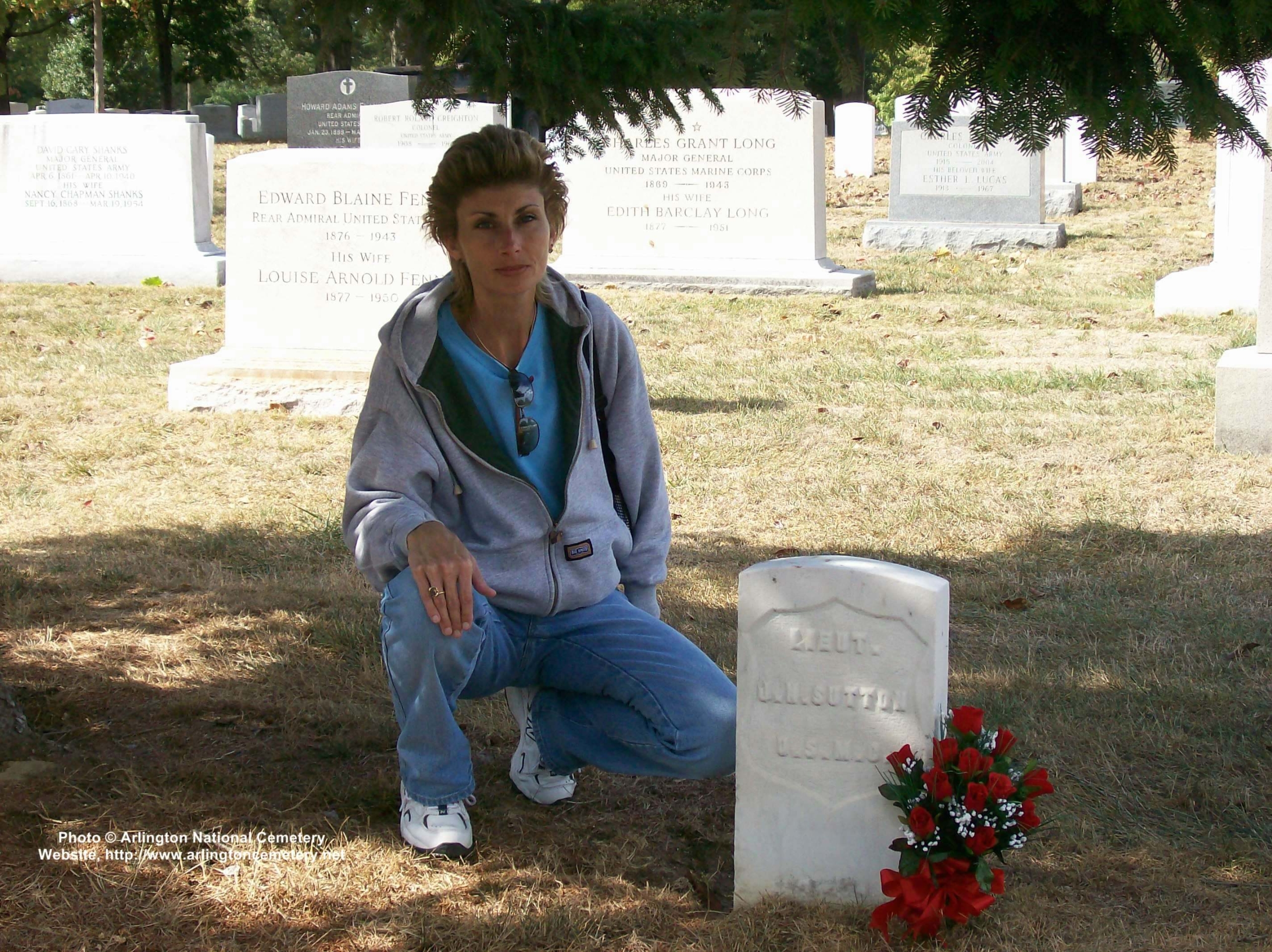 jnsutton-gravesite-photo-october-2007-007-with-holly-008