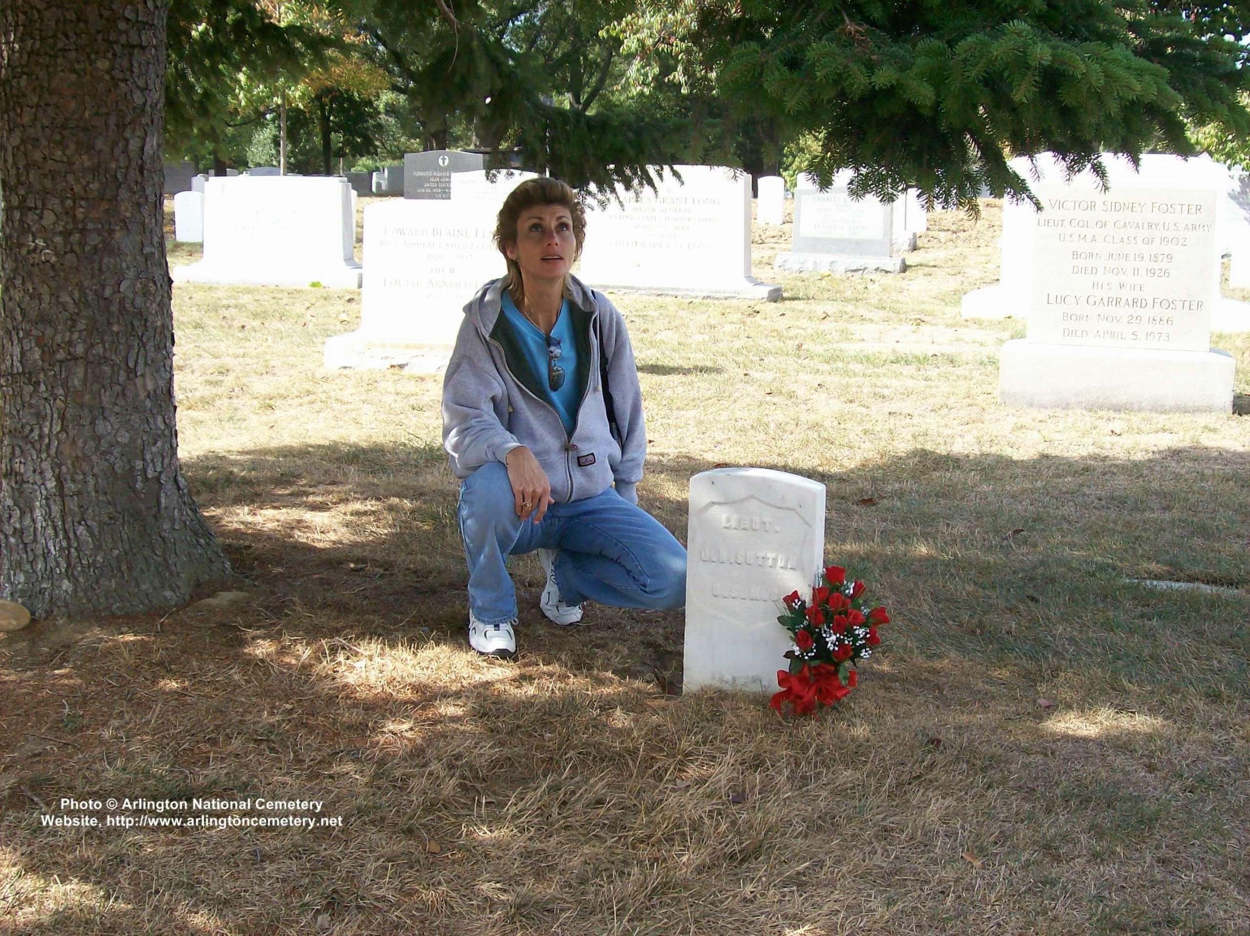 jnsutton-gravesite-photo-october-2007-007-with-holly