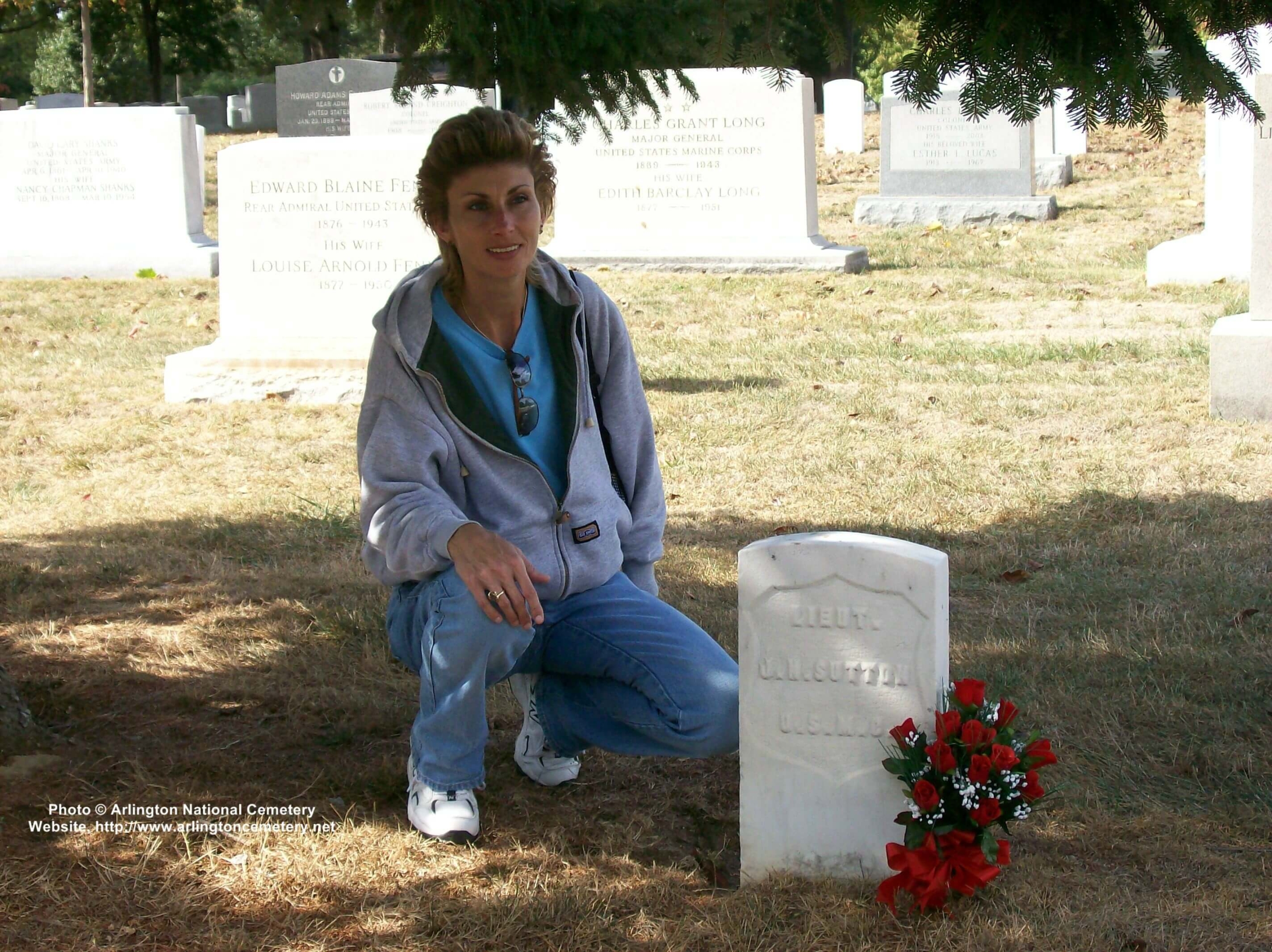 jnsutton-gravesite-photo-october-2007-009-with-holly