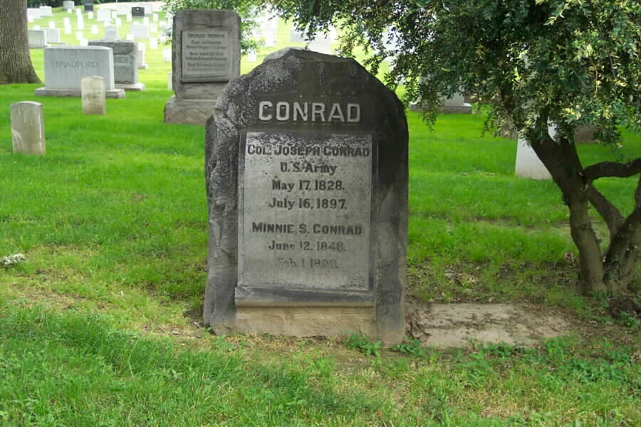 joseph-conrad-gravesite-section1-062803