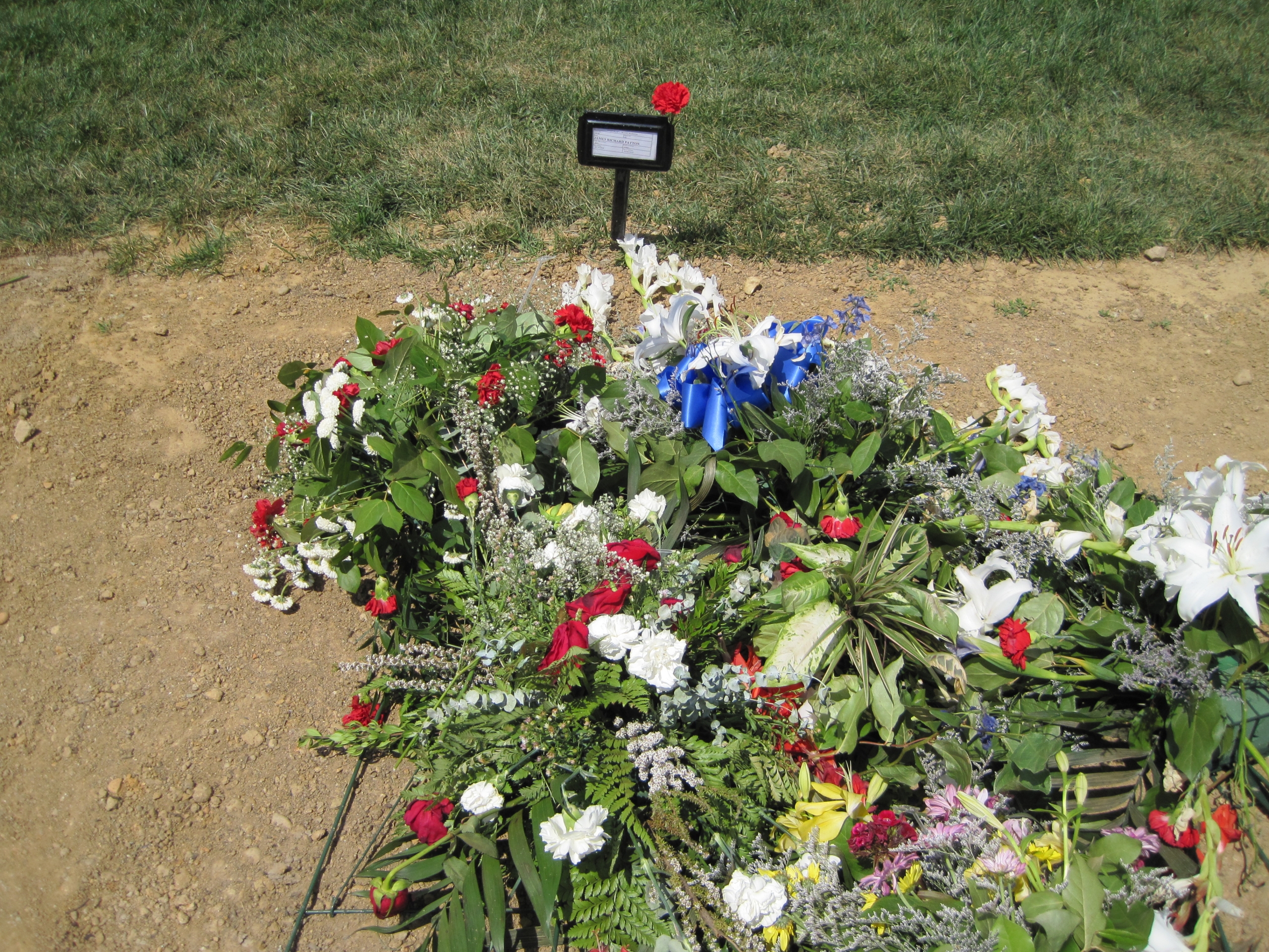 jrpatton-gravesite-photo-by-eileen-horan-may-2010-003