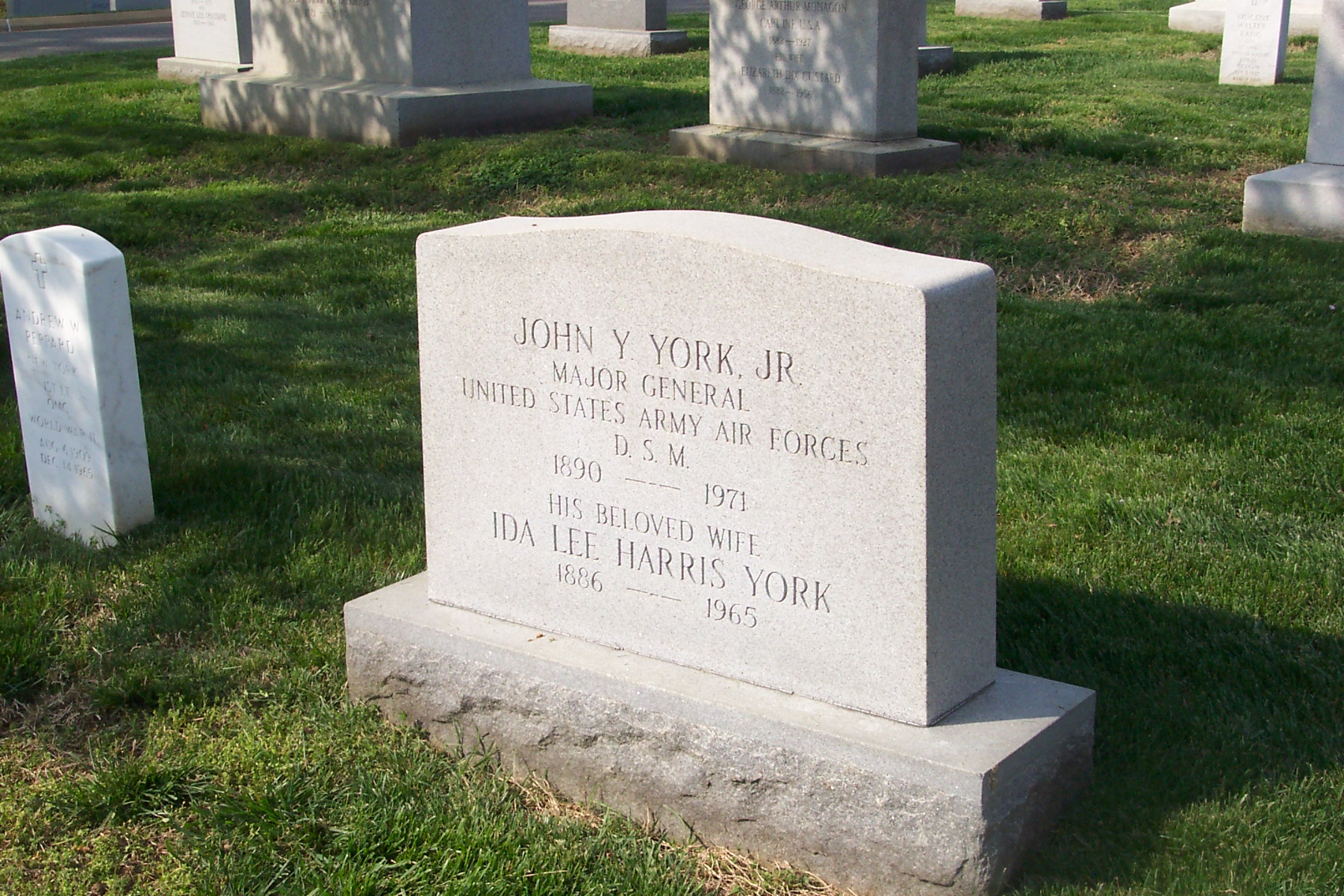 jyyorkjr-gravesite-photo-april-2004-001.jpg