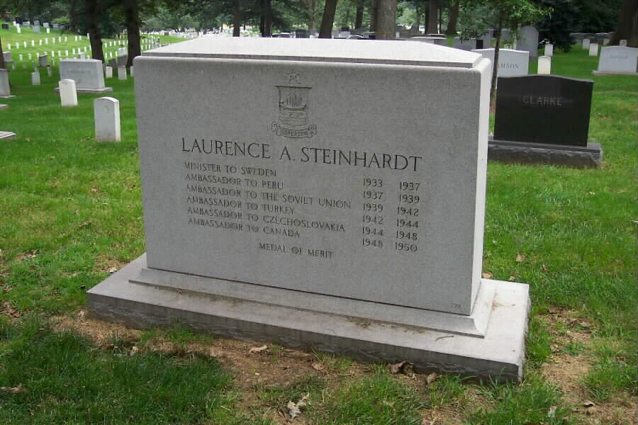 lasteinhardt-gravesite-02-062803