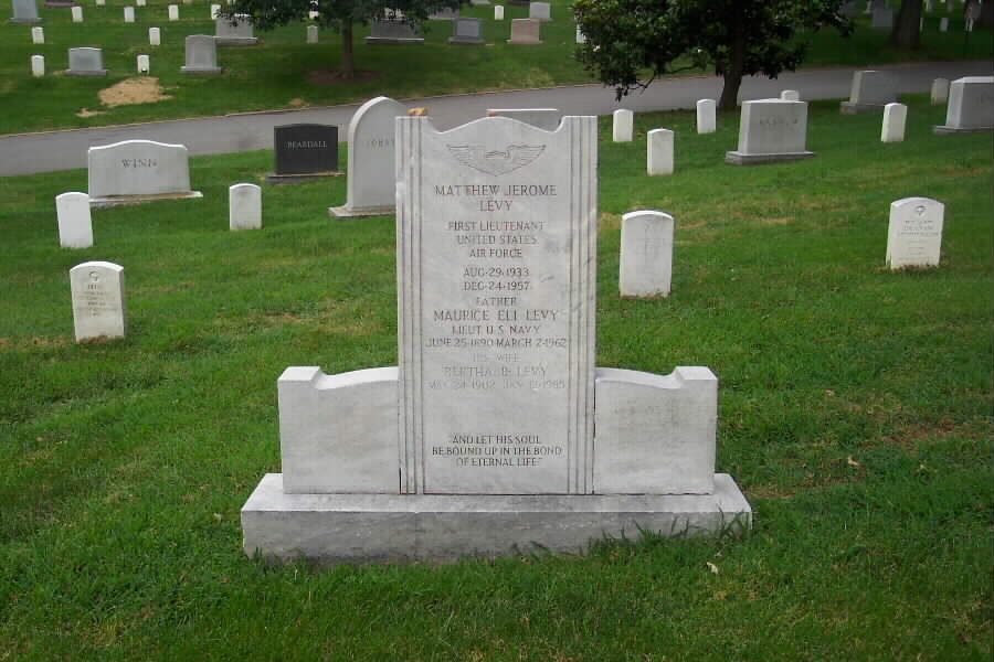 levy-gravesite-section30-062803