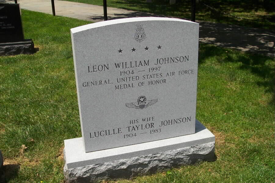 lwjohnson-gravesite-section7a-062803