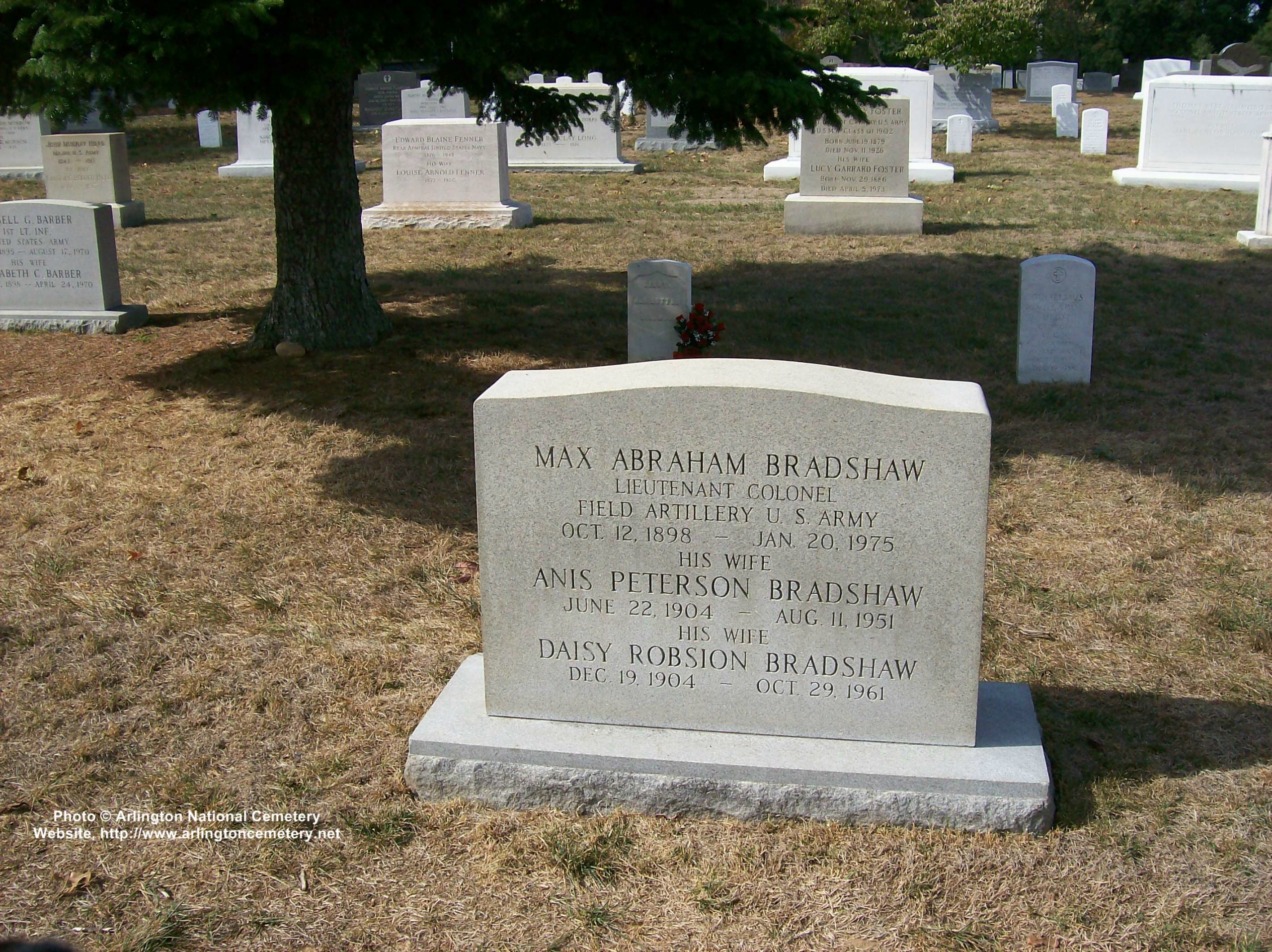 mabradshaw-gravesite-photo-october-2007-001-in-front-of-jnsutton