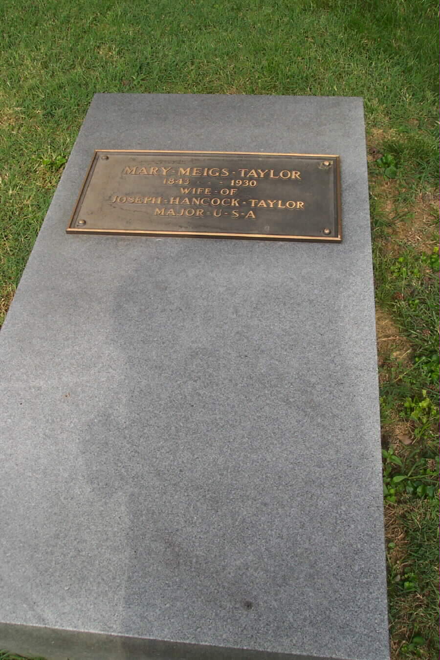 mary-meigs-taylor-gravesite-section1-062803