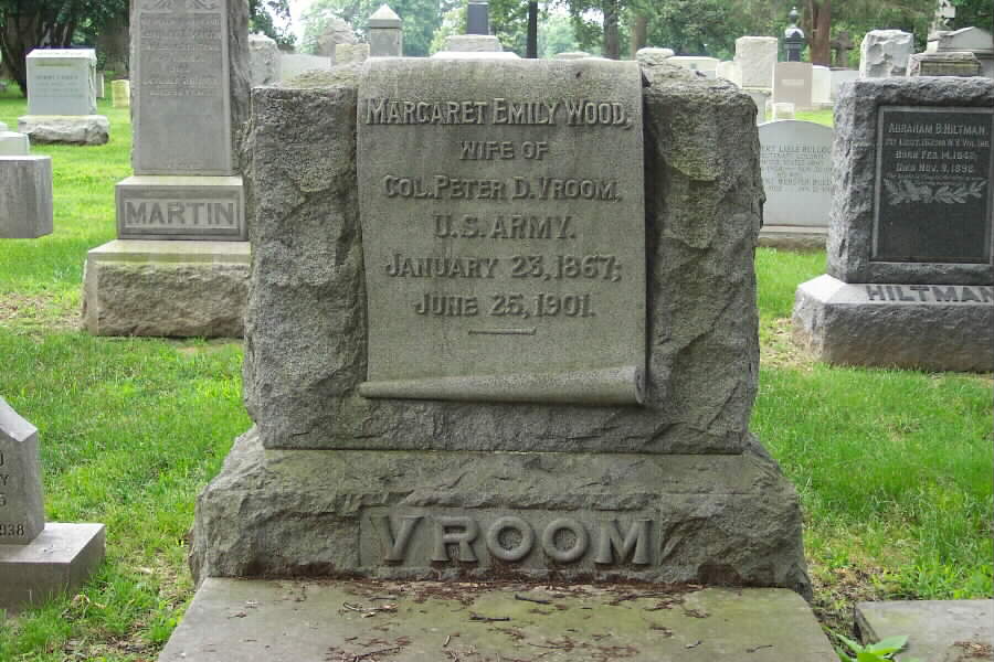 mewood-vroom-gravesite-062803